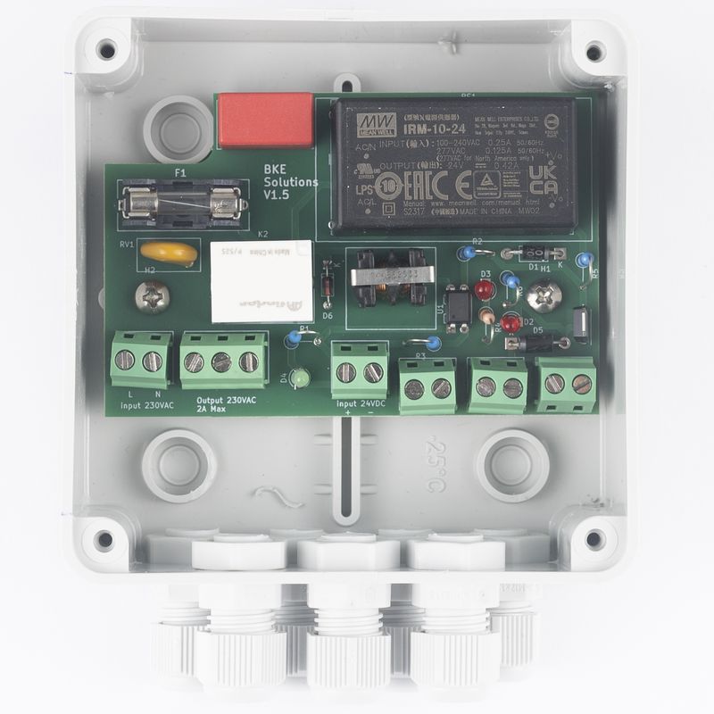 BKE 1077811 - BKE VERSTERKER 3X UITGANG 24V 1X230V 1077811